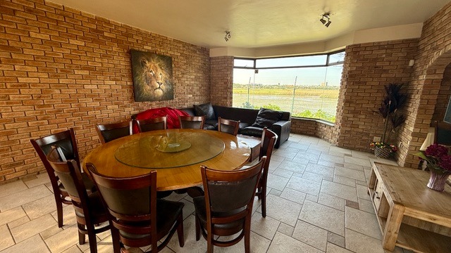 To Let 5 Bedroom Property for Rent in Sunset Beach Western Cape